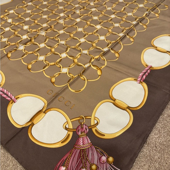 GUCCI Brown and Gold Chain Print Scarf - Picture 7 of 8
